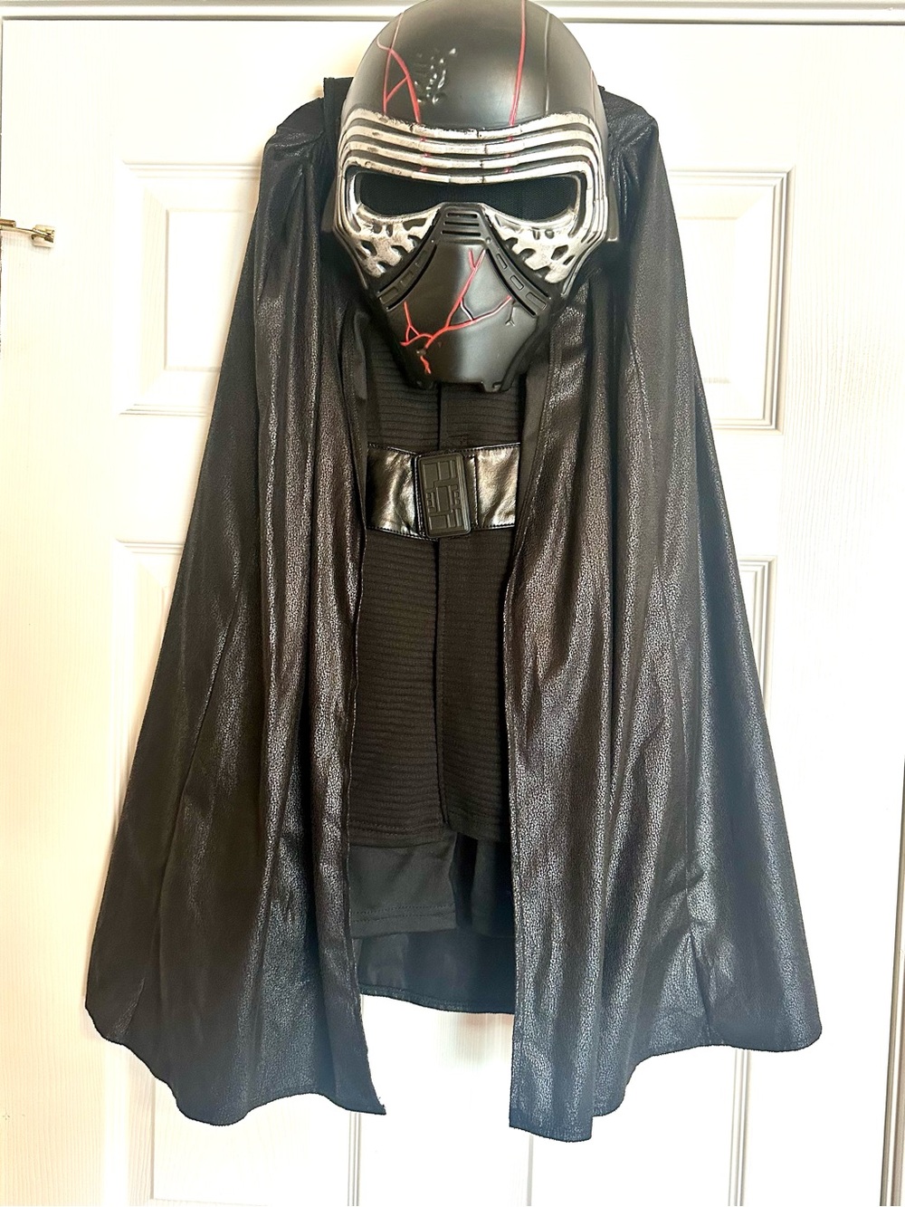 Disney Store Star Wars Kylo Ren 4 piece set with Mask